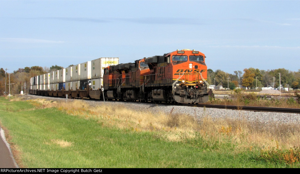 BNSF 5825